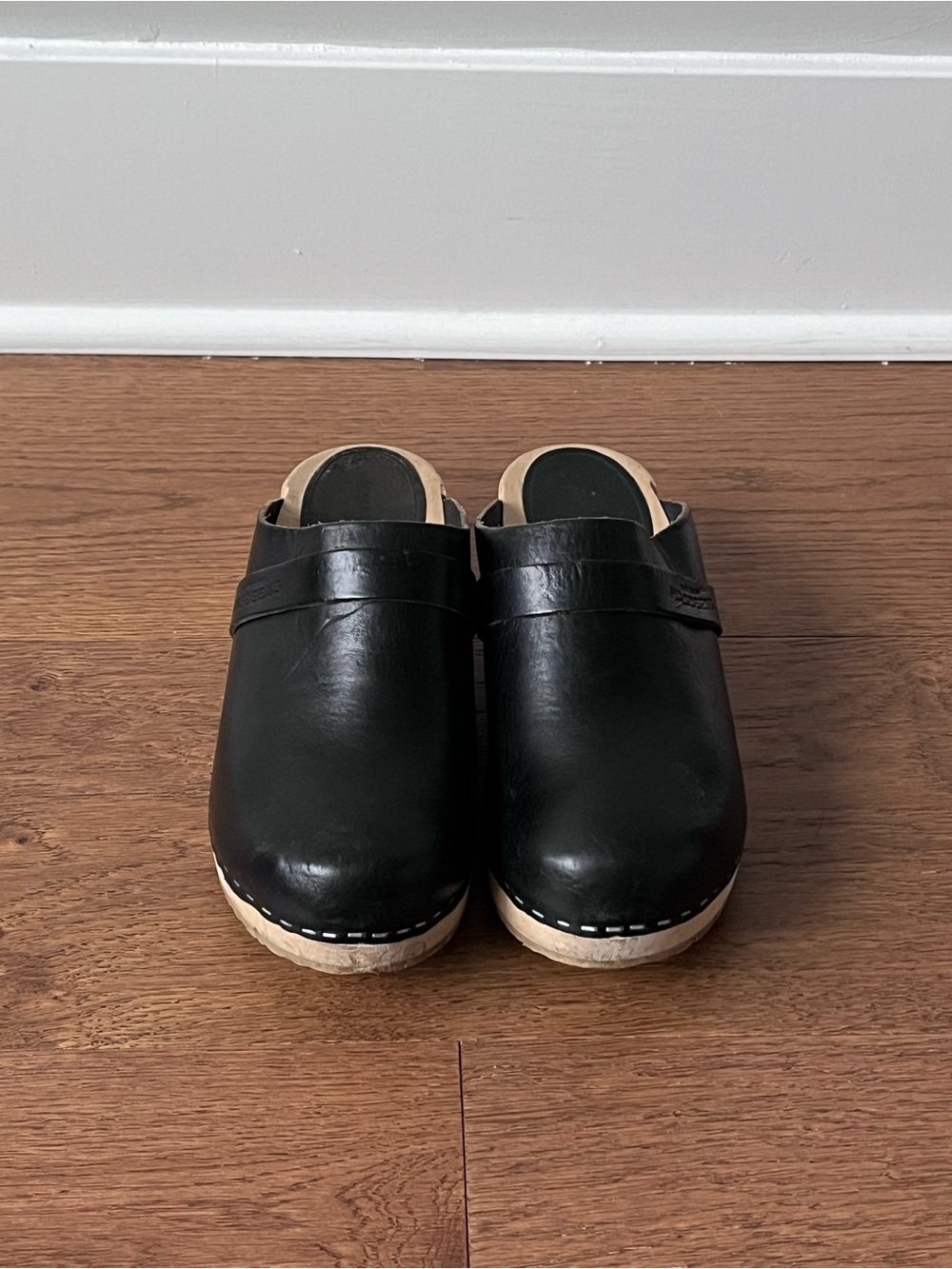 Swedish Hasbeens Black Wooden Leather Husband Clogs Women's Size 38 (U.S. 7.5-8)